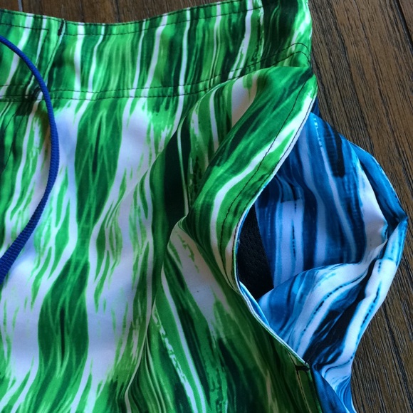Nike Contrasting Board Shorts - Picture 8 of 8